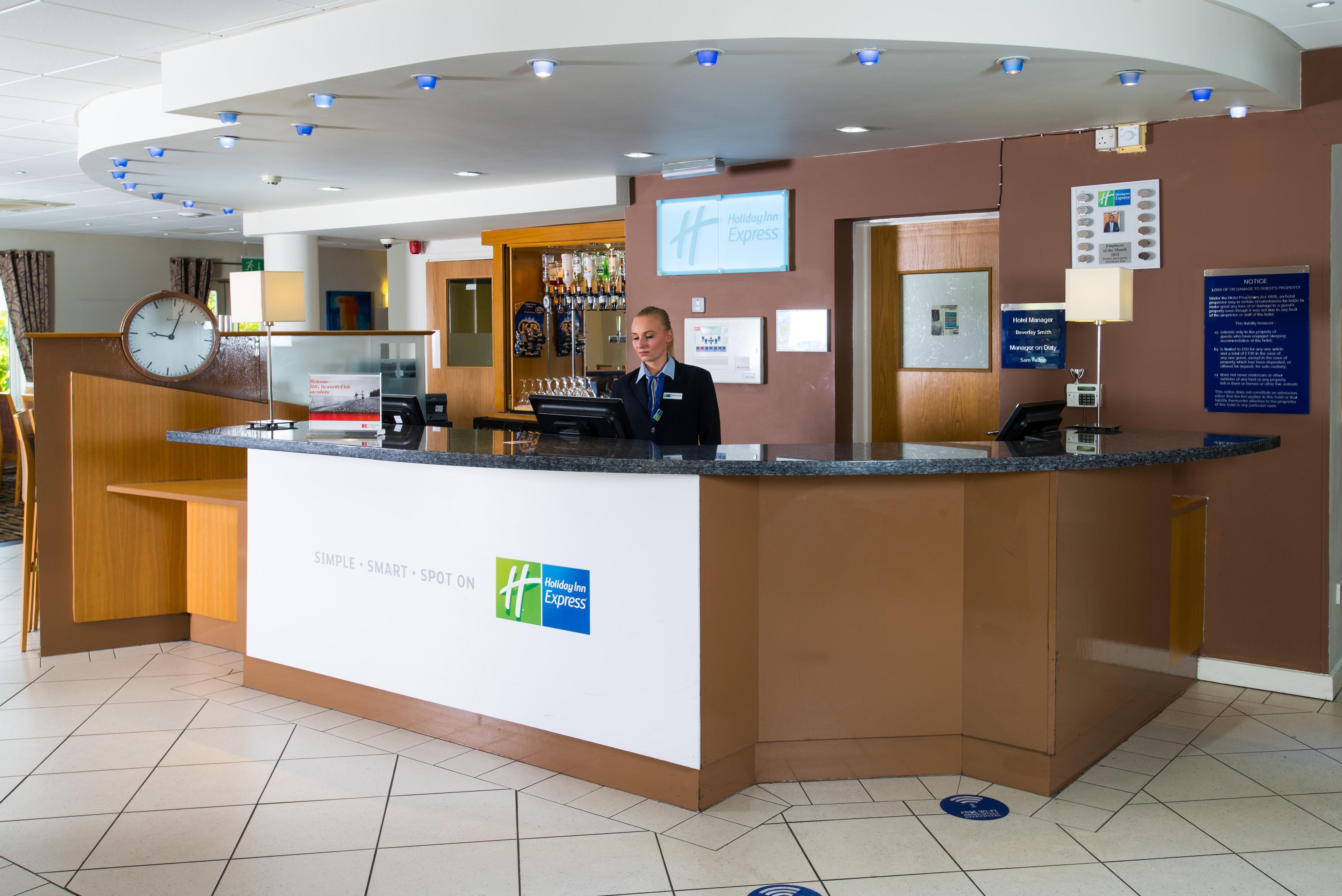 Holiday Inn Express Manchester East Exterior foto